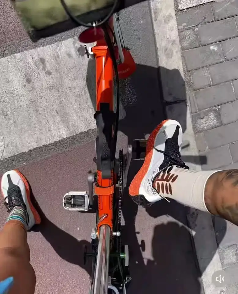 

2025 Summer Running Shoes Jogging Marathon Men's Sports Breathable Lightweight Comfortable Non-Slip Casual Sneakers Women