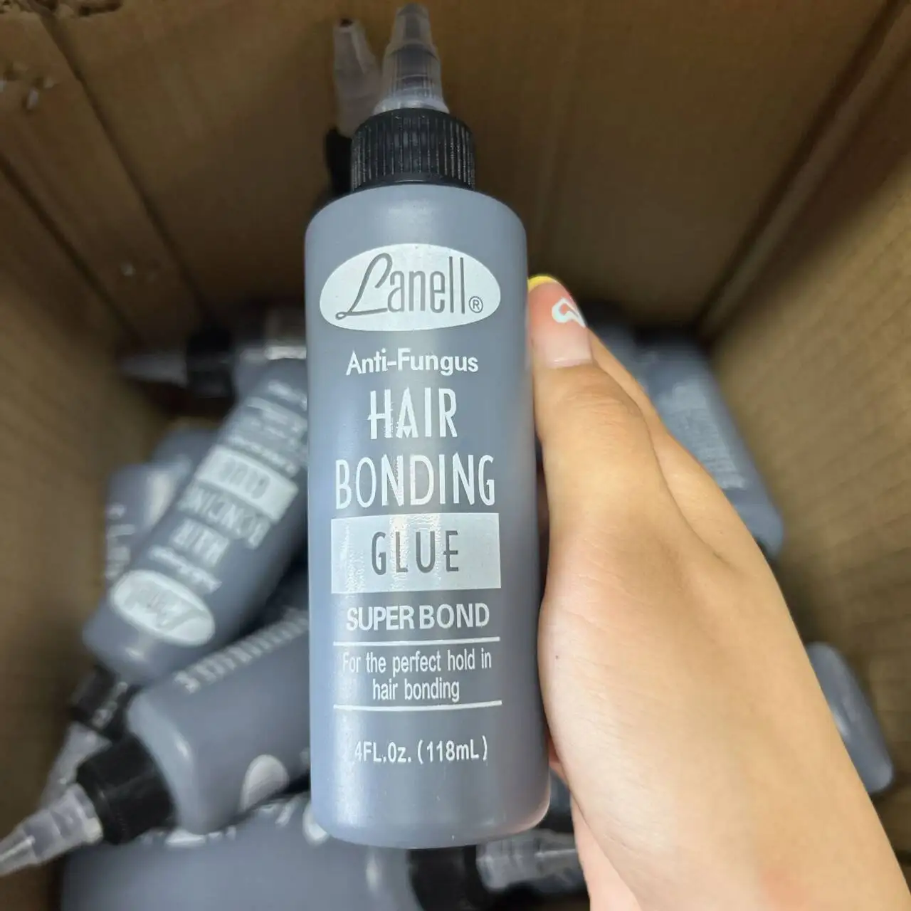 

Hair Bonding glue Toupee glue Eyelashes glue 118ml Adhesive False Eyelashes Wig Glue Professional Hair Extension Invisible Bond