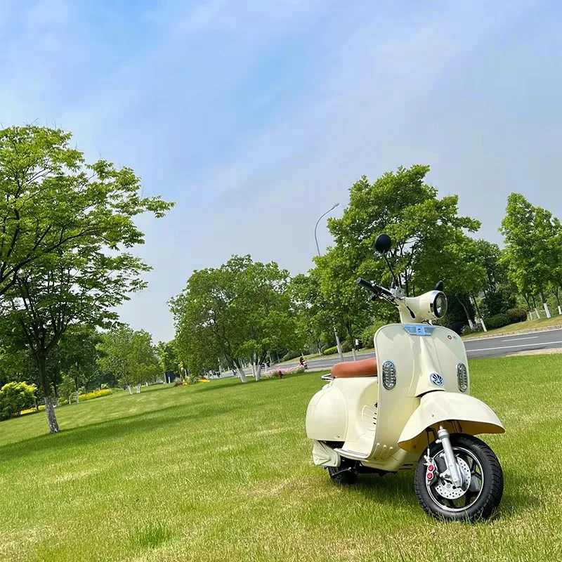 2025 New Style Latest Model Electric Scooter Motorcycle 1200w Lotkind City Motorbike With Foot Anti-skid Strip Electric Moped Mo