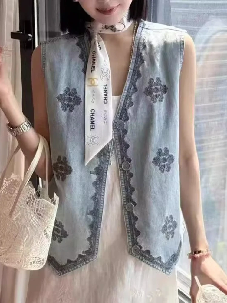 

Chic Vintage Denim Vest Women Floral Embroidered Notched Collar Button-Front Sleeveless Crop Tank Top Summer Casual Essential