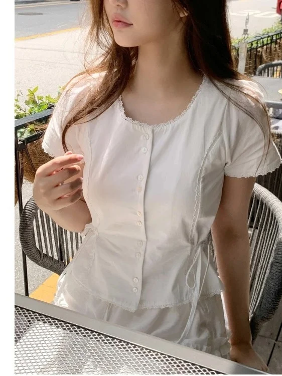 

Korean Style Sweet Lace Trim Shirt Women's Short Sleeve Waist Cinched Top Gentle Style Summer Fashion Design Button Closure