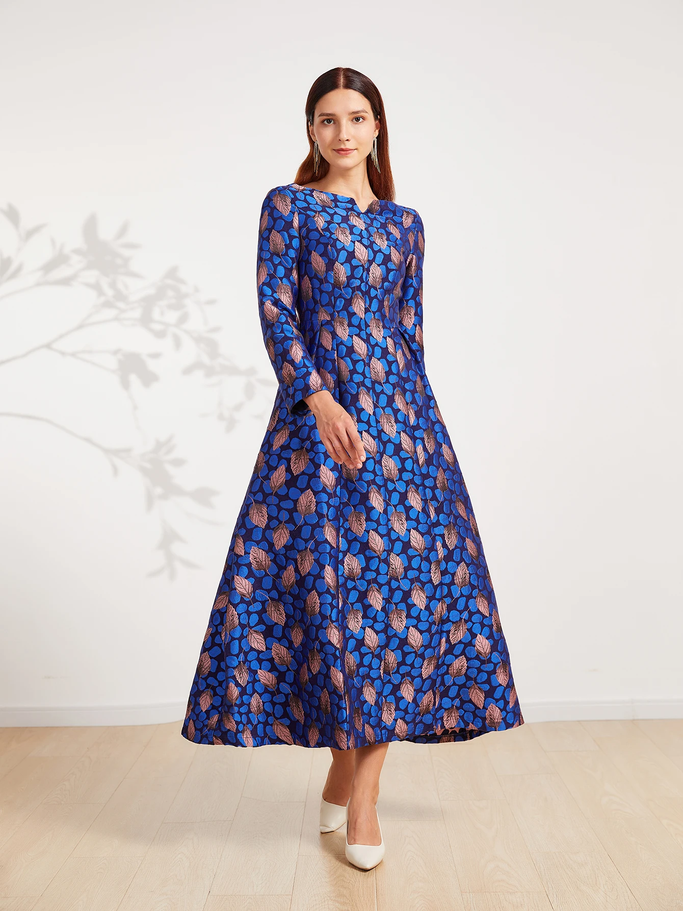 

Blue-gray long-sleeved heavy jacquard fashion elegant and exquisite dress