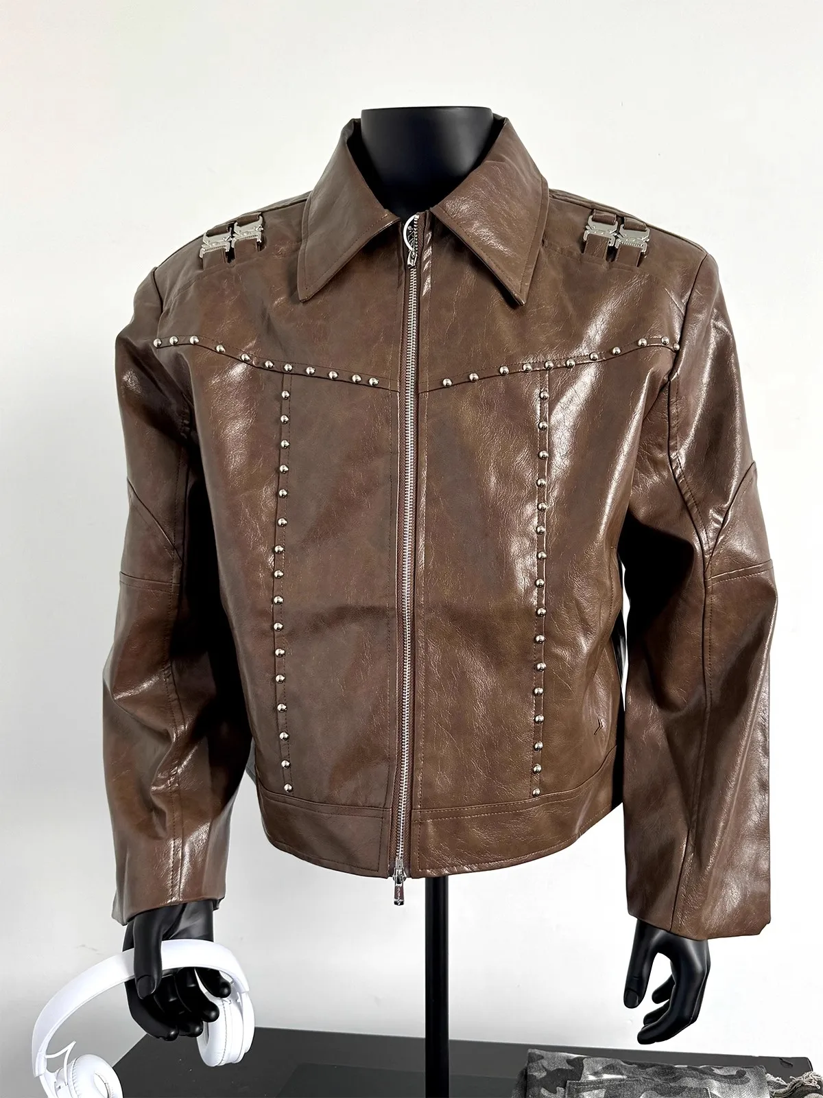 

Mauroicardi Spring Autumn Cool Short Shiny Black Soft Pu Leather Jacket Men Turn-down Collar Rivet Luxury Designer Clothes 2025