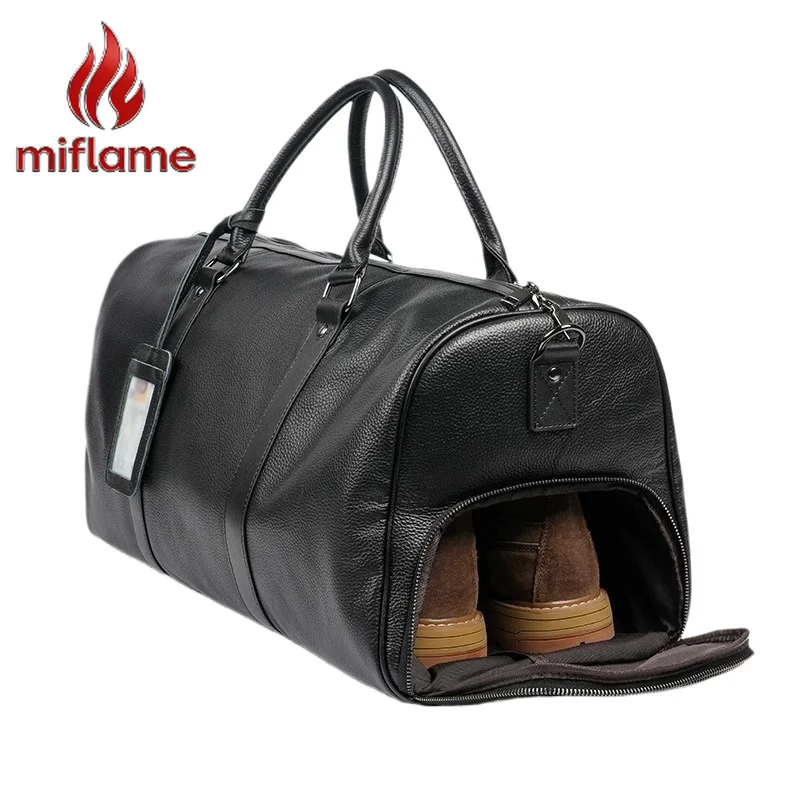 

Вместительная спортивная дорожная сумка с отделением для мокрых и сухих вещей, карманом для обуви и наплечным ремнем через плечо