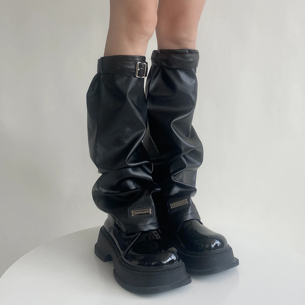 Pu Leder Damen Beinlinge y2k Stil Stiefel Manschetten neue Mode Fuß abdeckung für weibliche Metall anhänger und Schnalle Dekor