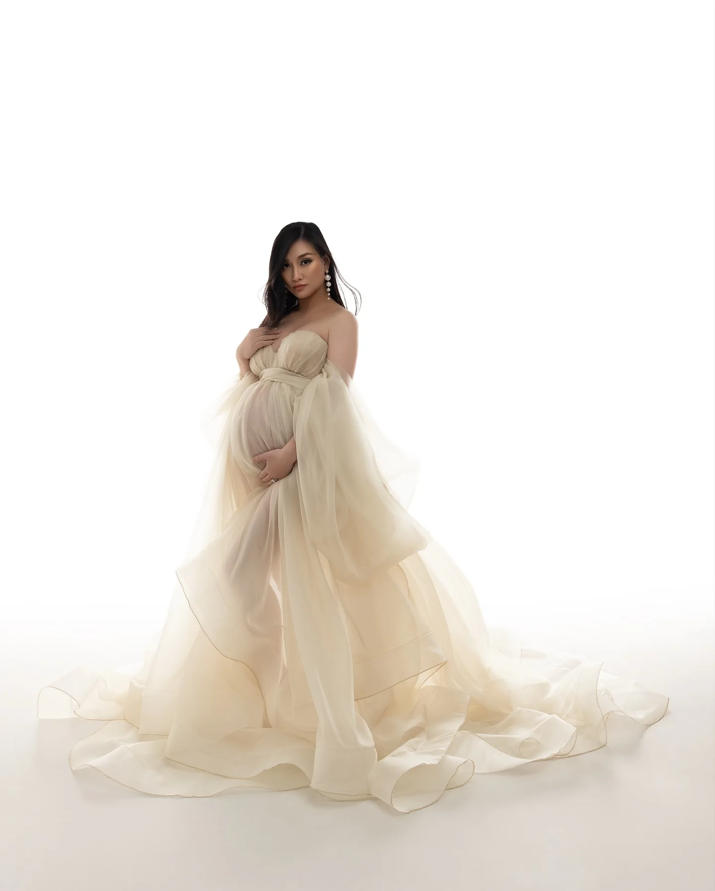 

Light Champagne Maternity Robes Sexy Sheer Slit Pregnant Women Dresses for Photography Customized Ruched Baby Shower Gowns