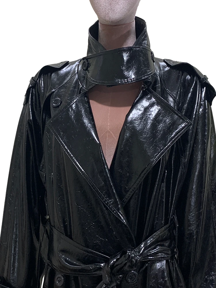 Mauroicardi 가을 여성을위한 엑스트라 롱 반짝 이는 반사 핑크 Pu 가죽 트렌치 코트 더블 브레스트 유럽 패션 오버 코트