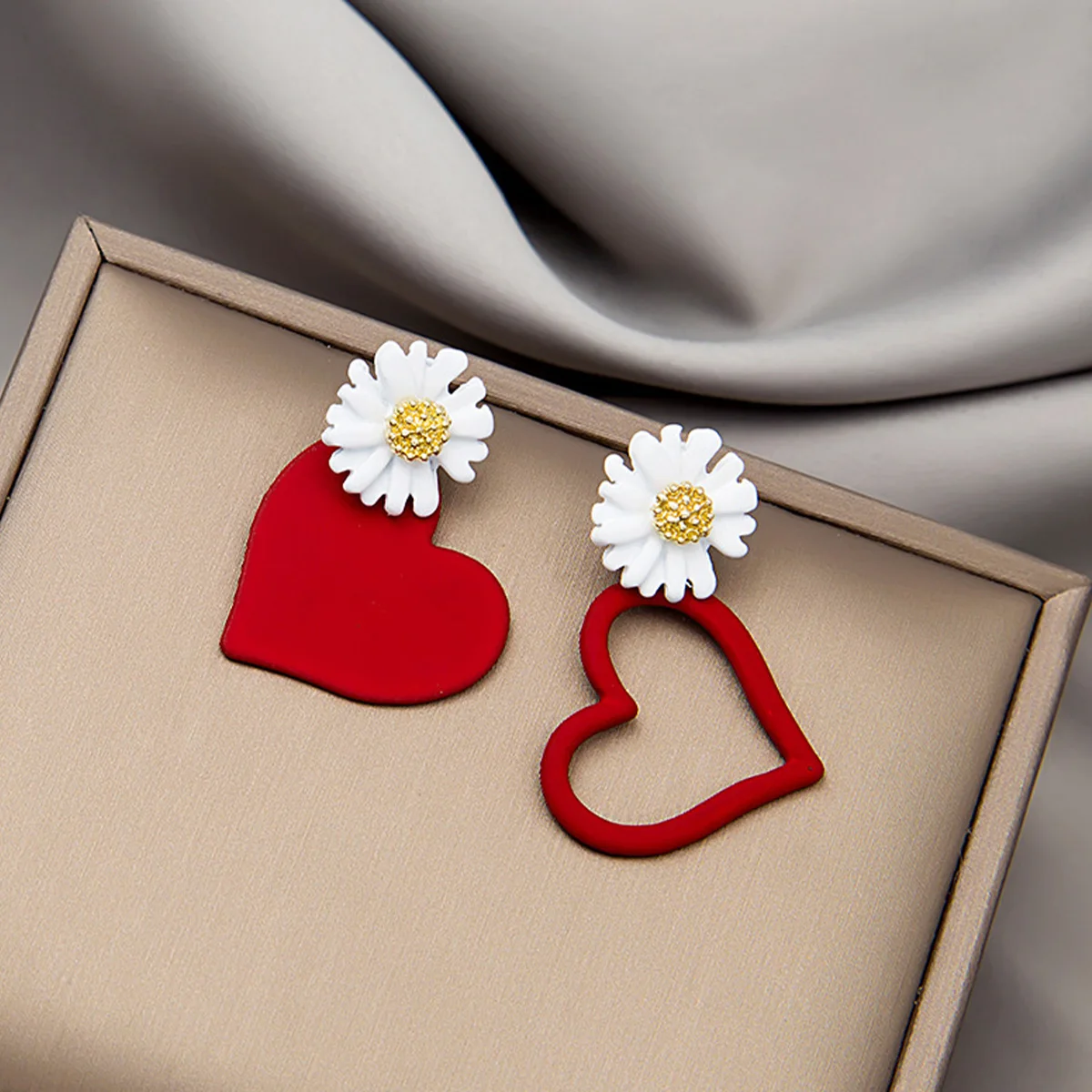 Small Fresh Asymmetric Daisy Love Earrings Super Fairy Forest Series Versatile Personalized Flower Earrings Female