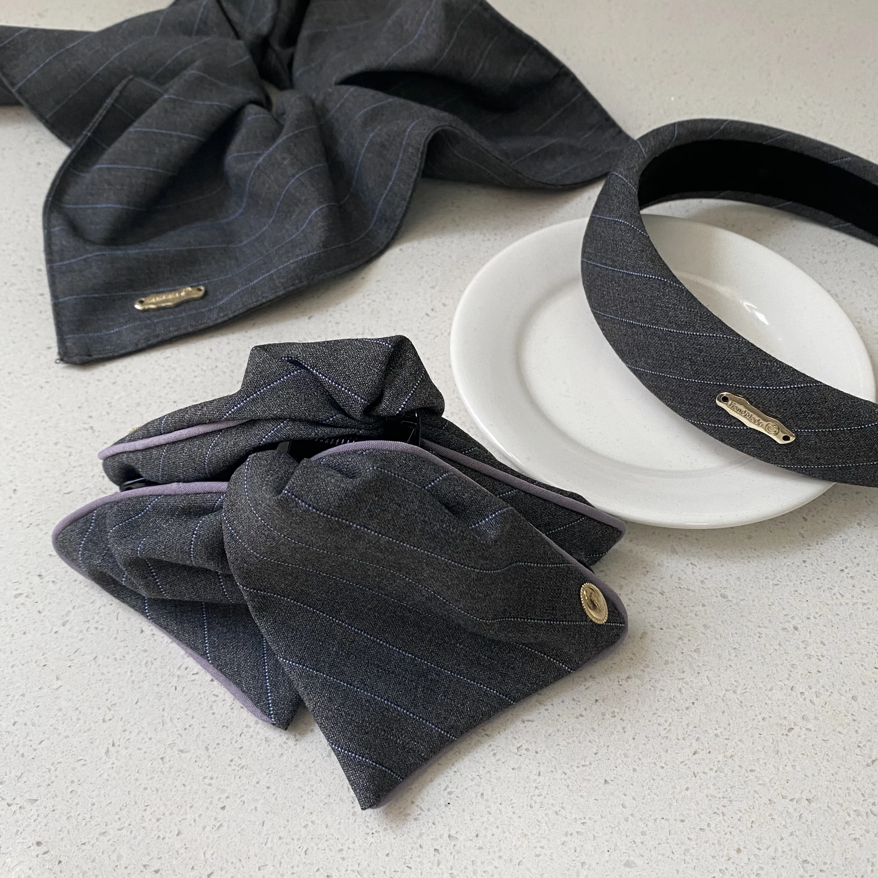 1-teiliges grau gestreiftes Haar-Accessoire-Set, elegantes Stirnband und Haargummis, stilvolle Haardekoration für Frauen – Detail 4