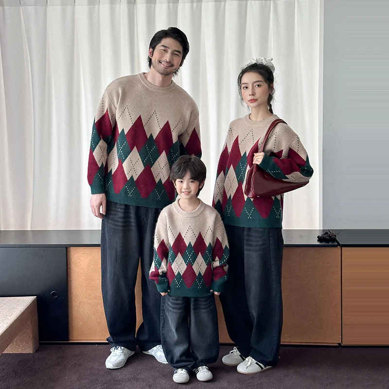 Fashion Autumn Family Look Outfit New Year Sweater Jeans Clothing Set For Father Mother Child Suit Couples Kids Matching Clothes