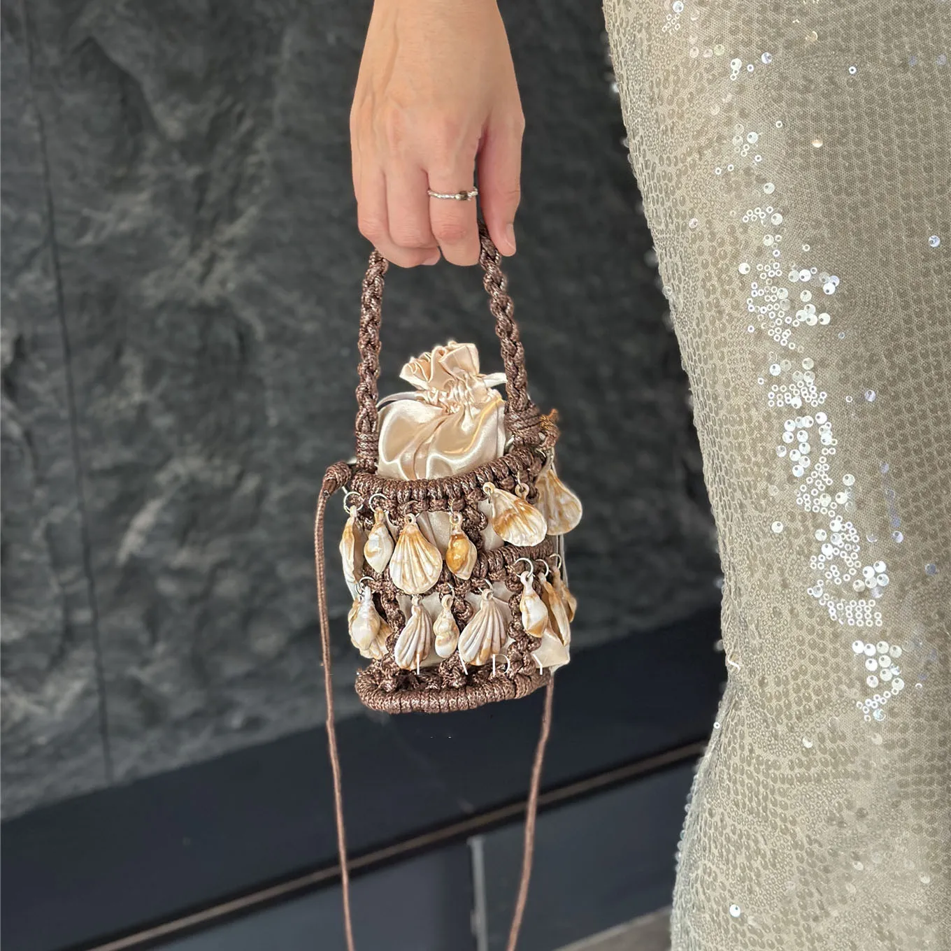 Spring Summer New Shell Tassel Mini Handbag French Casual Fashion Vacation Style Women's Handmade Woven Crossbody Bucket Bags - view 6