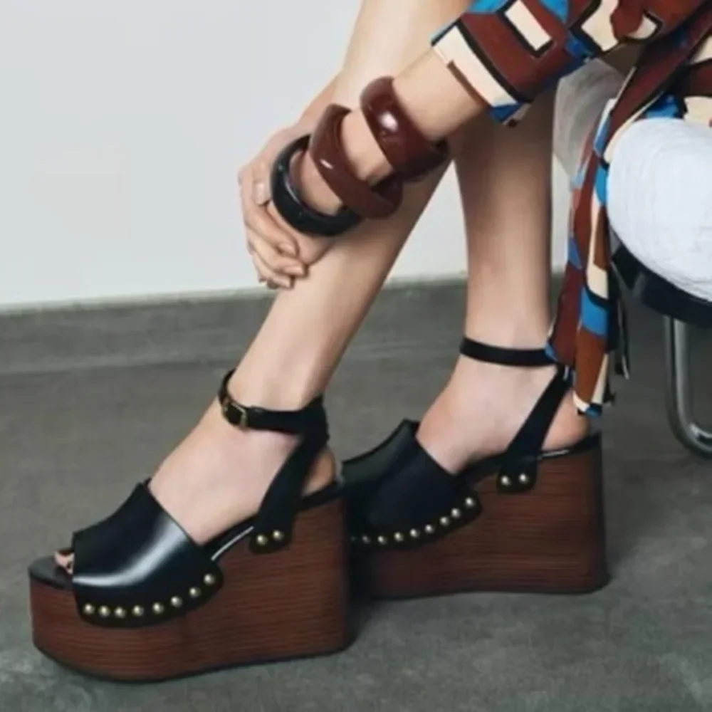 

Platform Metal Rivet Slingback Sandals Sexy Pointed Toe Matten Leather Ankle Buckle Strap New Arrivals Fashion Women Shoes