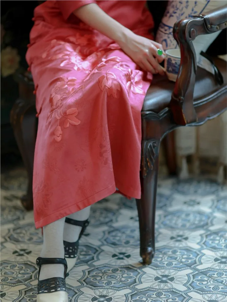 New Chinese-style silk yunsha embroidery hand-buttoned narrow-sleeved jacquard long cheongsam