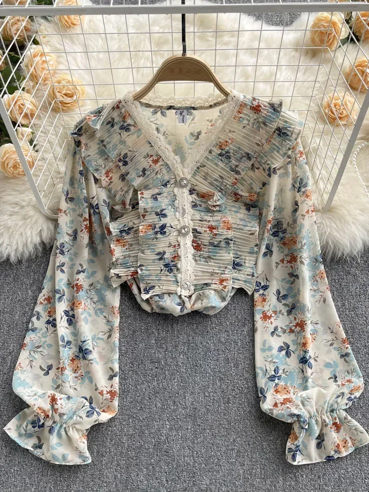 Women French Retro Lace V-neck Floral Temperament Korean Version Loose All-match Pleated Ruffle Blouse Tops Female D0753