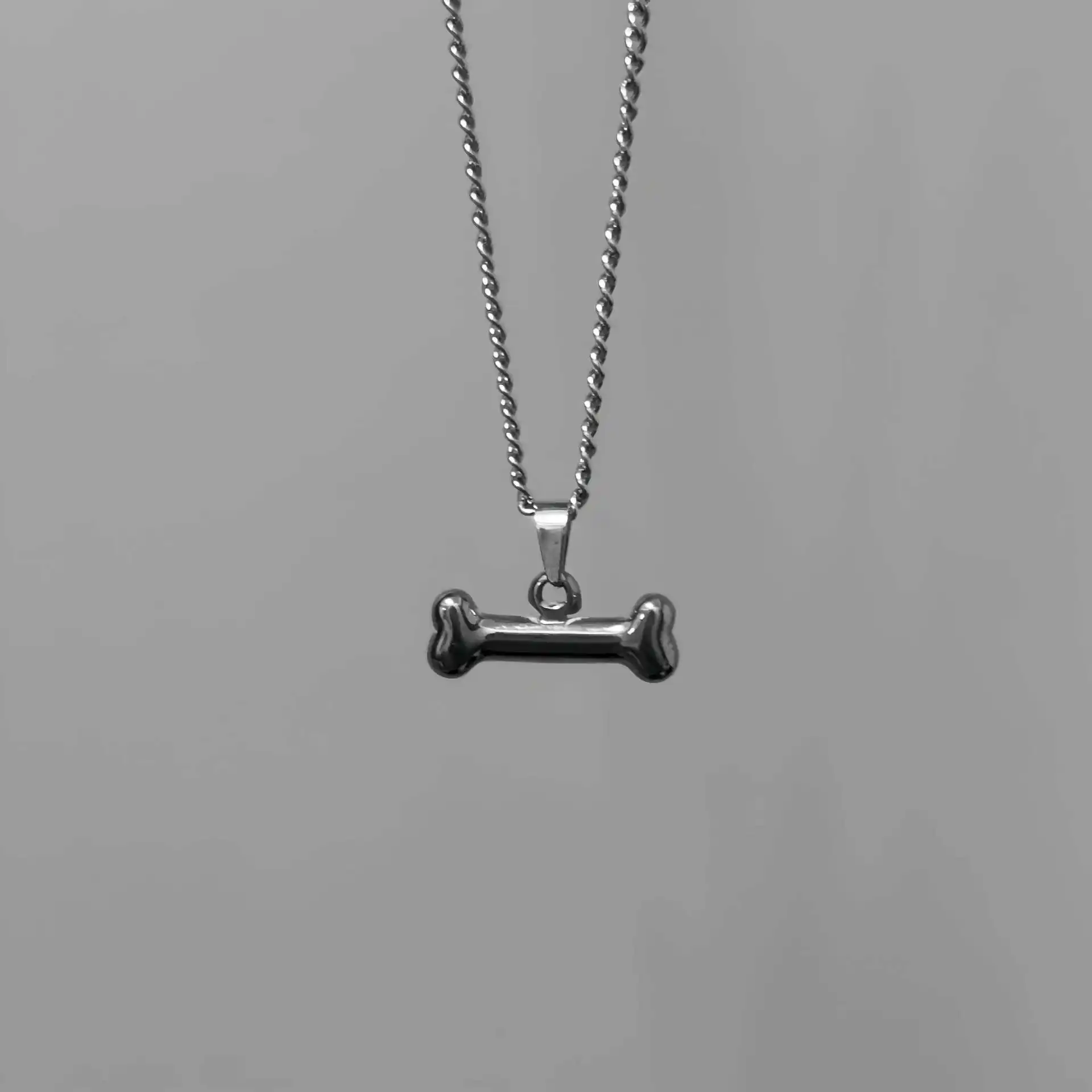 Handgefertigte Silber 3D Hundeknochen-Motiv Halskette - Einzigartiges Schmuckstück für Liebende