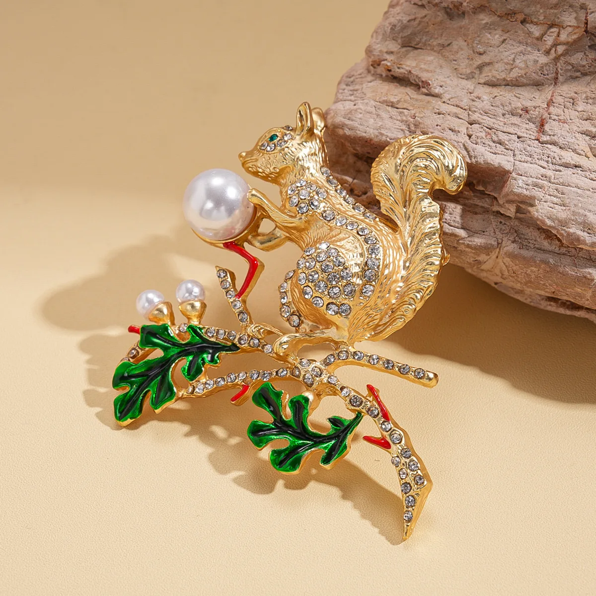 Whimsical Squirrel Brooch Enamel Leaves Pearl And Rhinestone Alloy Animal Pin For Adult Blazer Coat And Scarf Pins Doll Brooches