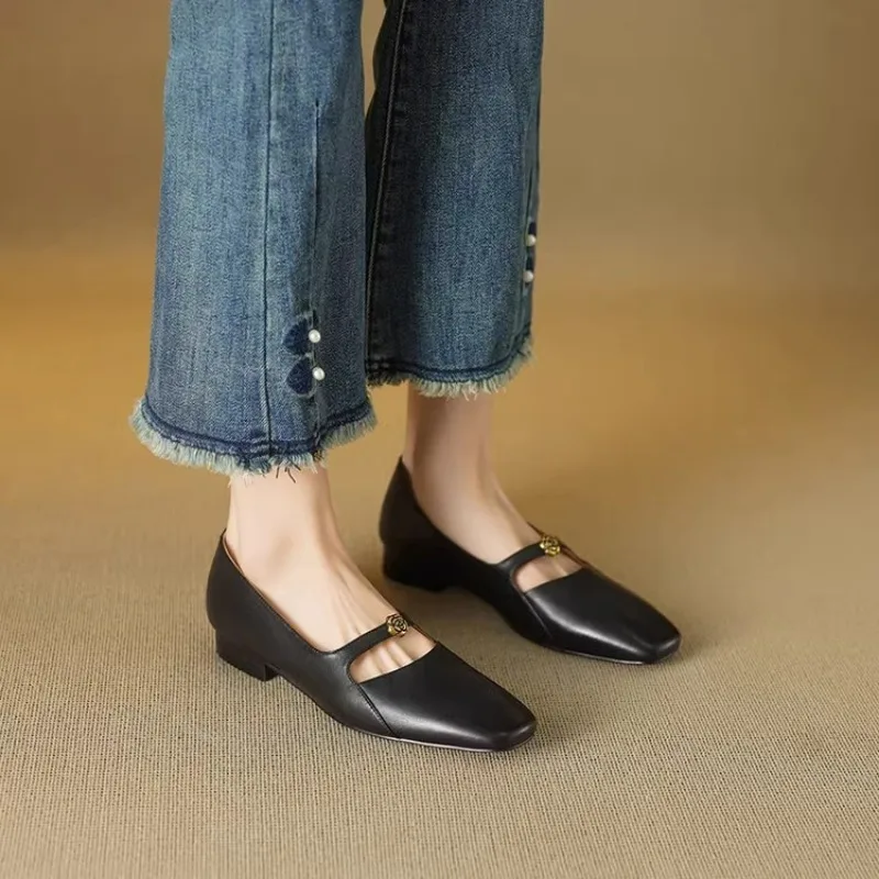 مصمم فستان كعب منخفض حذا فردي للسيدات 2025 الصيف العلامة التجارية موضة ريترو المشي الضحلة المشي أحذية نسائية ماري جين #1