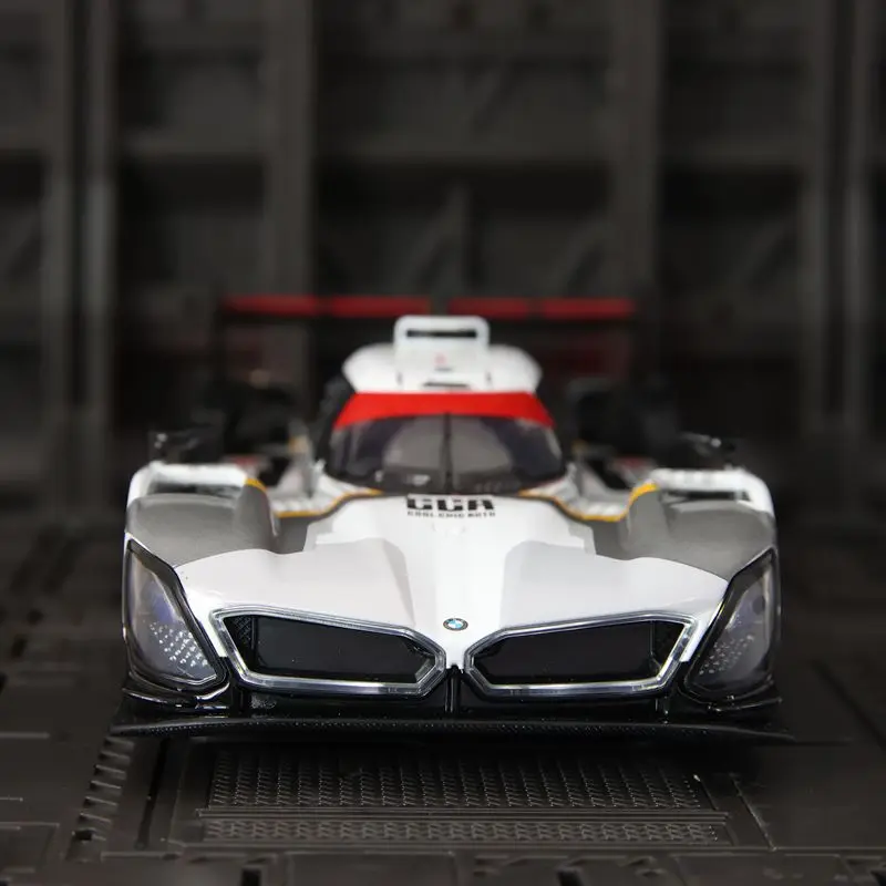 CCA 1:24 BMW M Hybrid V8 Model samochodu ze stopu metalu z dźwiękiem i światłem, odpowiedni do kolekcjonowania i może być prezentem dla przyjaciół.