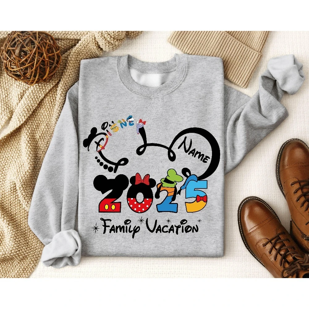 2025年ディズニーのミッキーをテーマにしたプリントプルオーバーは、秋のファッショナブルな女の子のためのゆったりとした暖かいカップル用スウェットシャツです。