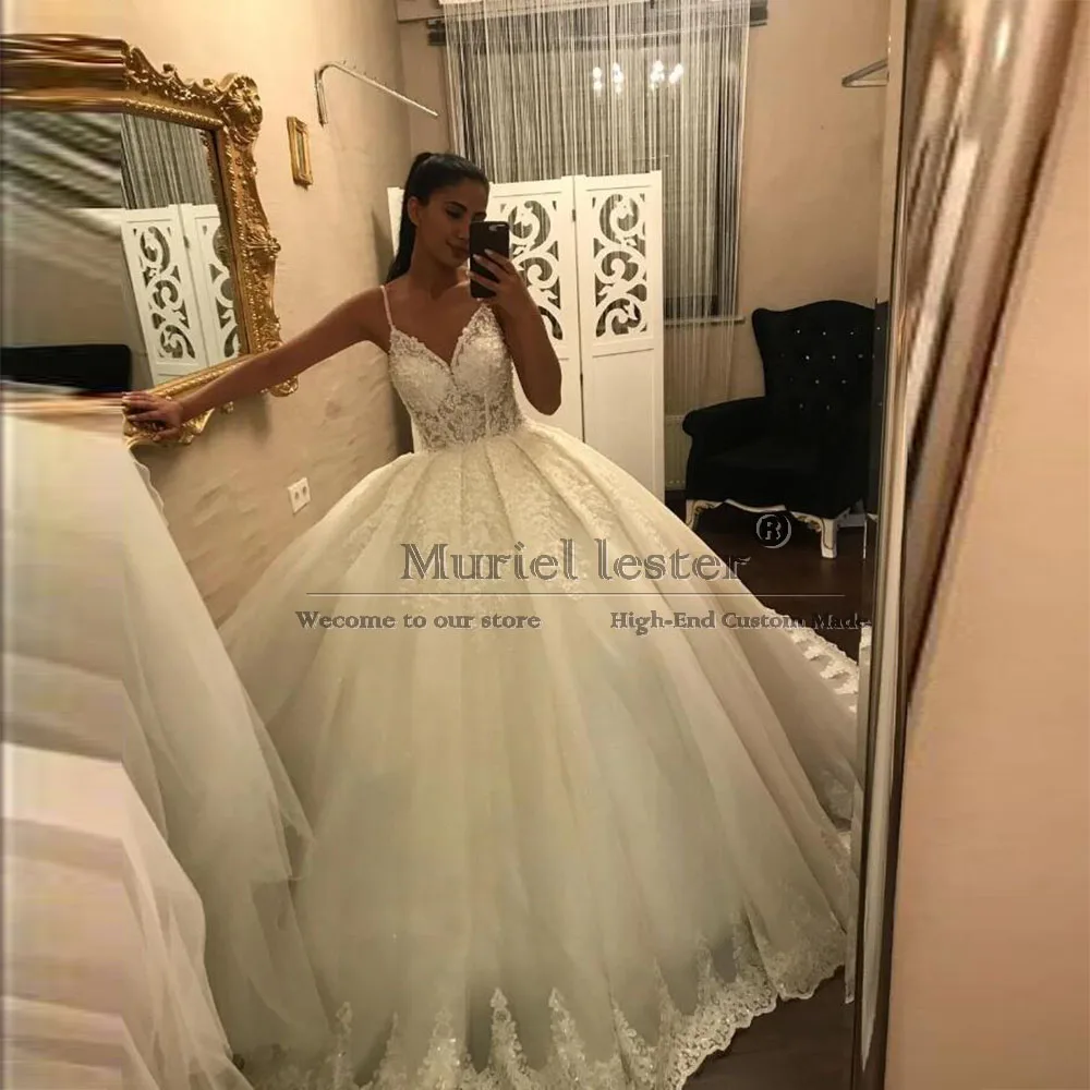 Luxury Appliques Lace Princess Ball Gown Wedding Dresses V Neck Spaghetti Strap Bridal Gowns Bespoke Women Formal Party Clothing