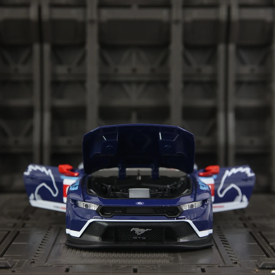 

CCA 1:24 Моделирование раллийного автомобиля Ford Mustang GT3, модель из сплава, двери и капот можно открыть со звуком и световыми гоночными украшениями
