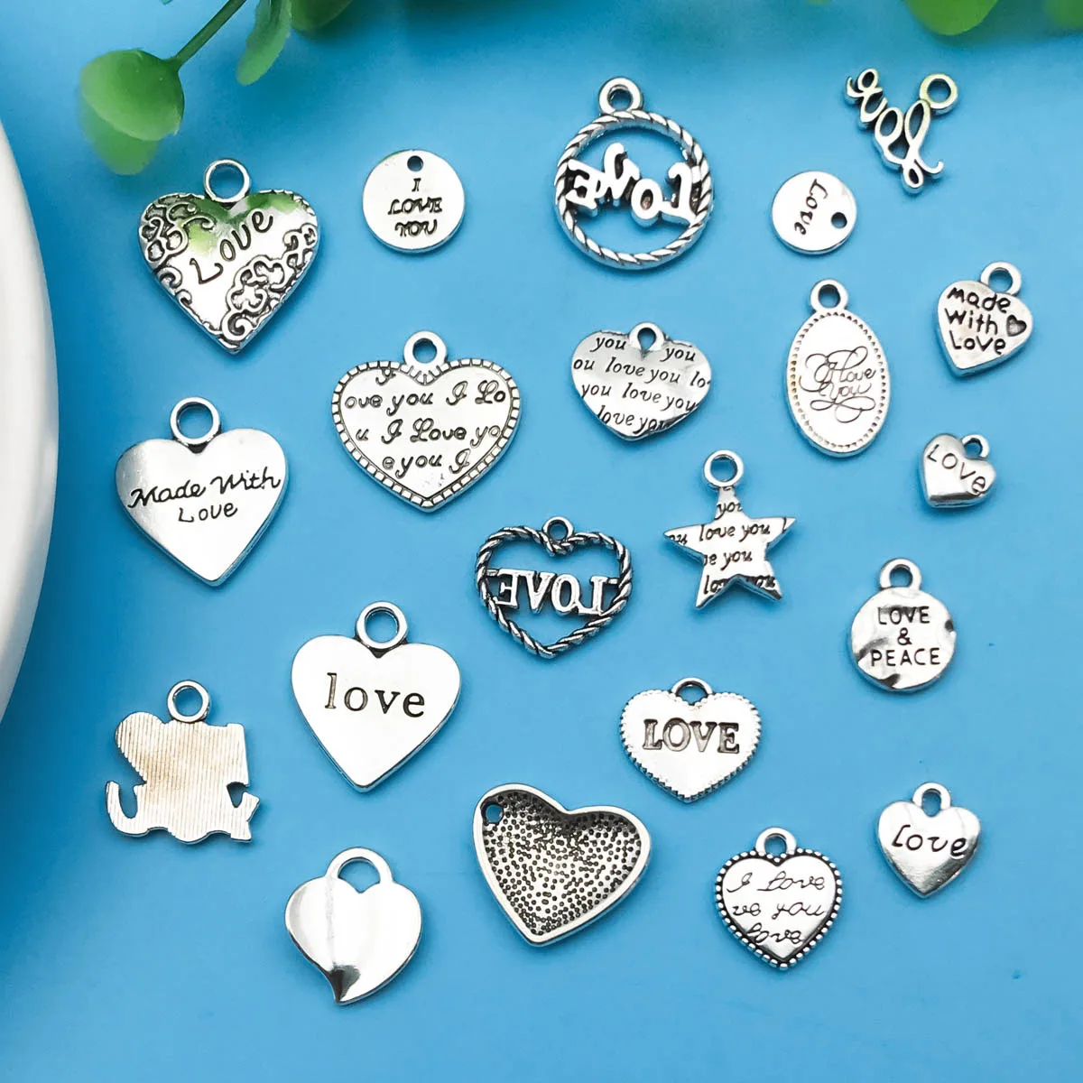 20pcs Heart-shaped Charms Letter \