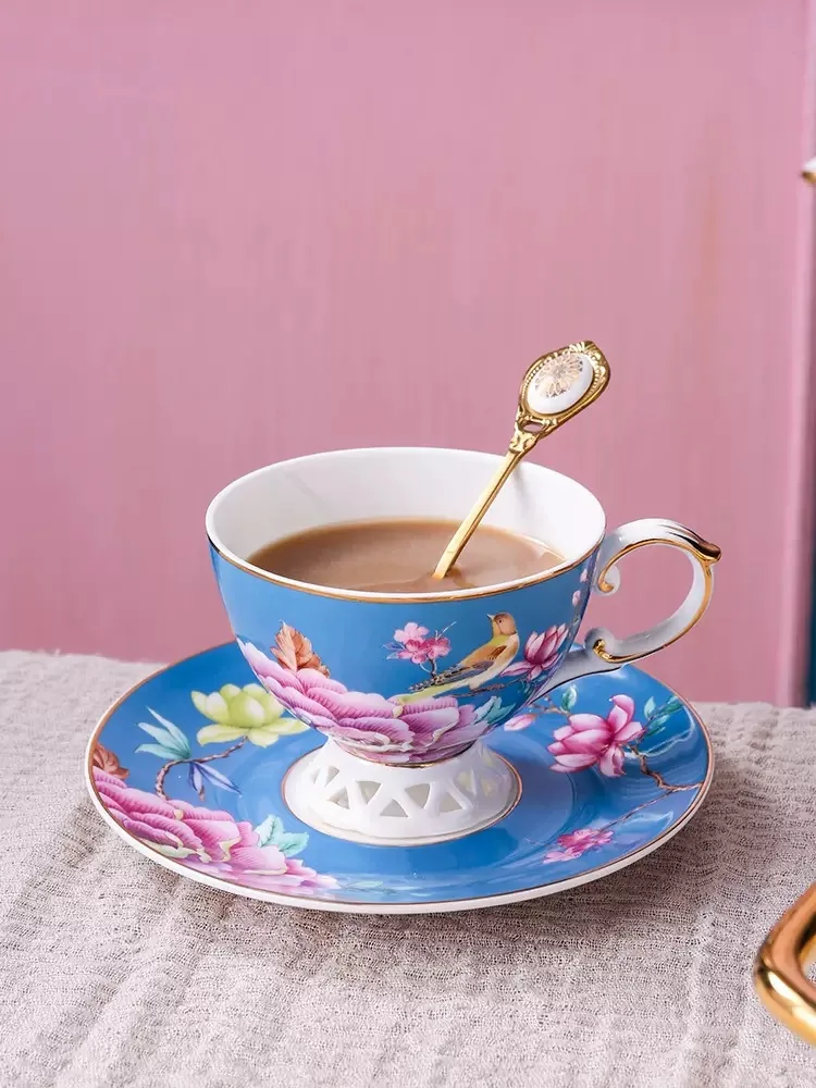 

Кофейная чашка из костяного фарфора, набор для послеобеденного чая, высококачественная и изысканная домашняя керамическая черная чашка для чая в английском стиле и набор посуды, подарочная коробка