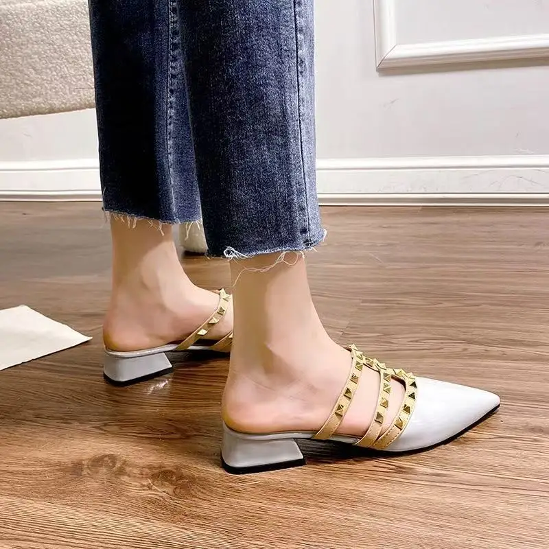 HKDQ Women's Mules Pointed Toe Low Heel Studded Straps Patent-Look Finish Casual Fashion Elegant Daily Wear Trendy Footwear