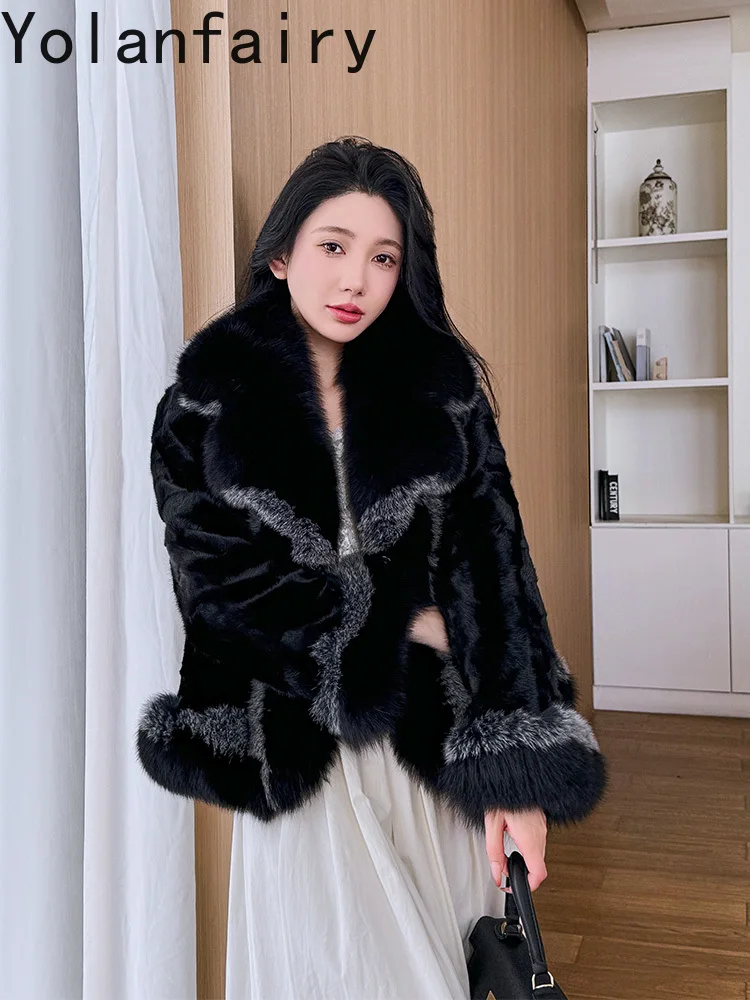 معطف فرو أسود حقيقي من YOLANFAIRY سترات من المينك للنساء لشتاء 2025 معطف فرو كوري قصير دافئ للسيدات بياقة من فرو الثعلب Abrigos Mujer