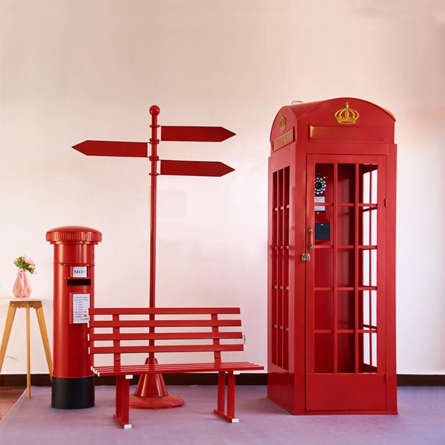 

Wrought iron phone booth mailbox ornament, large floor-to-ceiling scene exhibition hall display decoration shopping mall