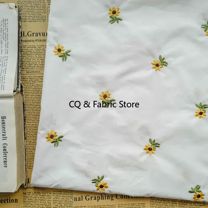 

Белая маленькая хлопчатобумажная ткань с вышивкой хризантемы для женской одежды, платье, букет, декоративная ткань