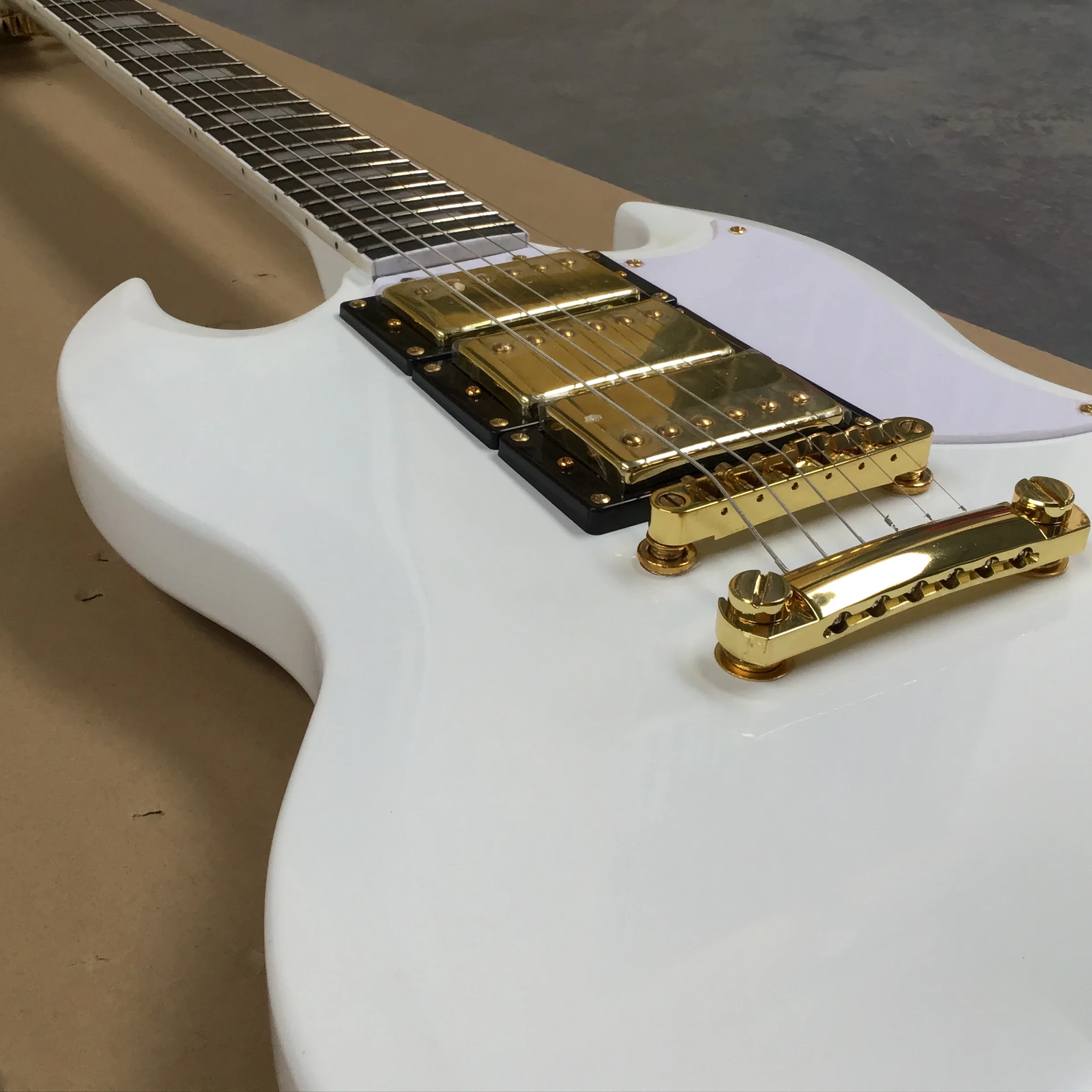 New arrival Electric guitar the Body white Color with golden,High Quality Guitarra, factory hot sales sg in stock