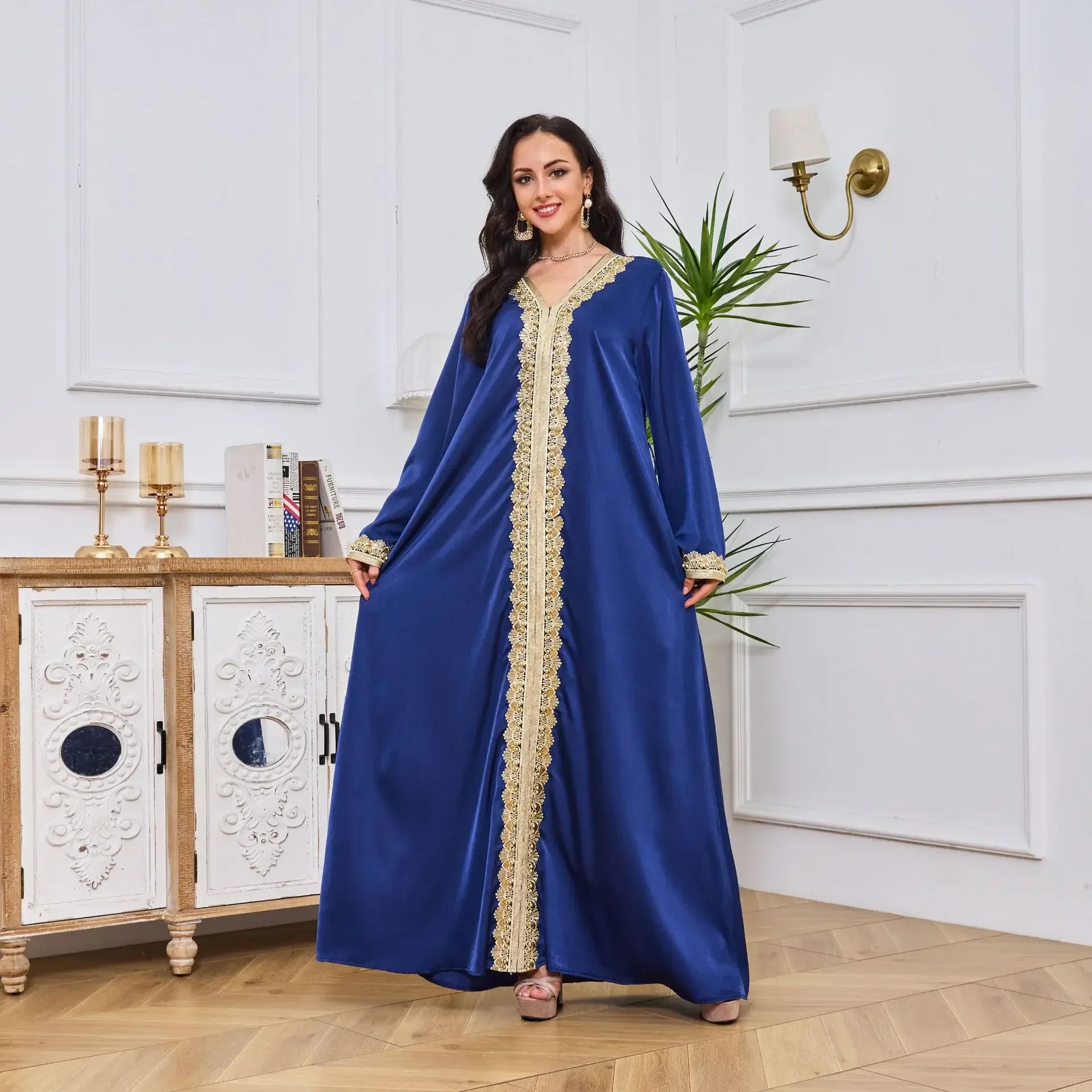 Elegant V-neck Dubai Abayas Commuter Embroidery Robe Muslim Abaya for Women Turkish Islam Clothing Party Evening Dress Kaftan