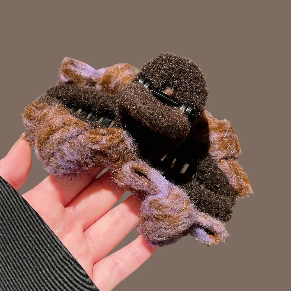 1pc Prachtige Mode Gemengde Tone Fuzzy Haarklauw Clip Zacht Pluizige Stof Bruin Paars Tonen Perfecte Dagelijkse Haarstyling Ziet er