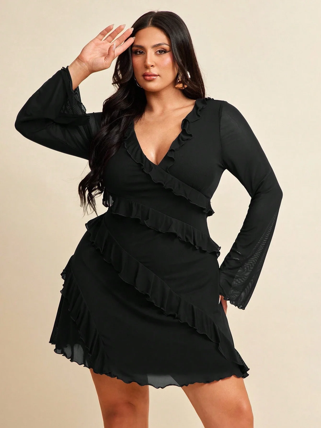 

Элегантное мини-платье с длинными рукавами и рюшами для вечеринок и выходов в свет, больших размеров