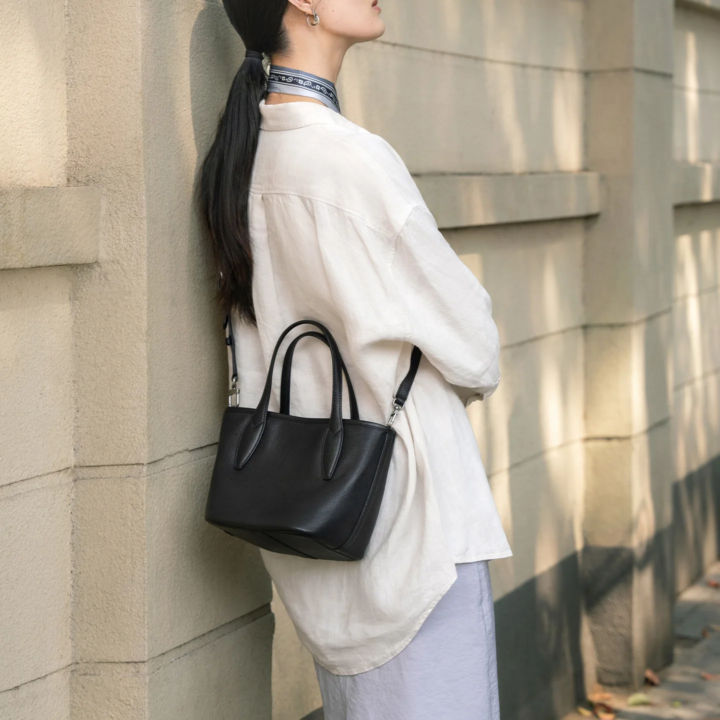 QIUZHEN Vegetable-Tanned Cowhide Long Handle Tote Bag - Large Capacity, Premium Commuter Bucket Bag for Women