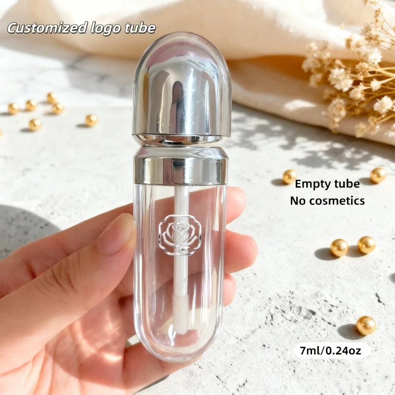 【ロゴカスタム】50個のカスタマイズされた7mlシルバー蓋付き透明チューブ、リップグロス、コンシーラー、美容包装材料に適しています