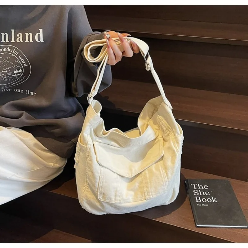 

Minimalist Classic Letter Logo Diaper Bag Vintage Fashionable Leather Crossbody Bag Large Capacity For Women Elegant Commuter