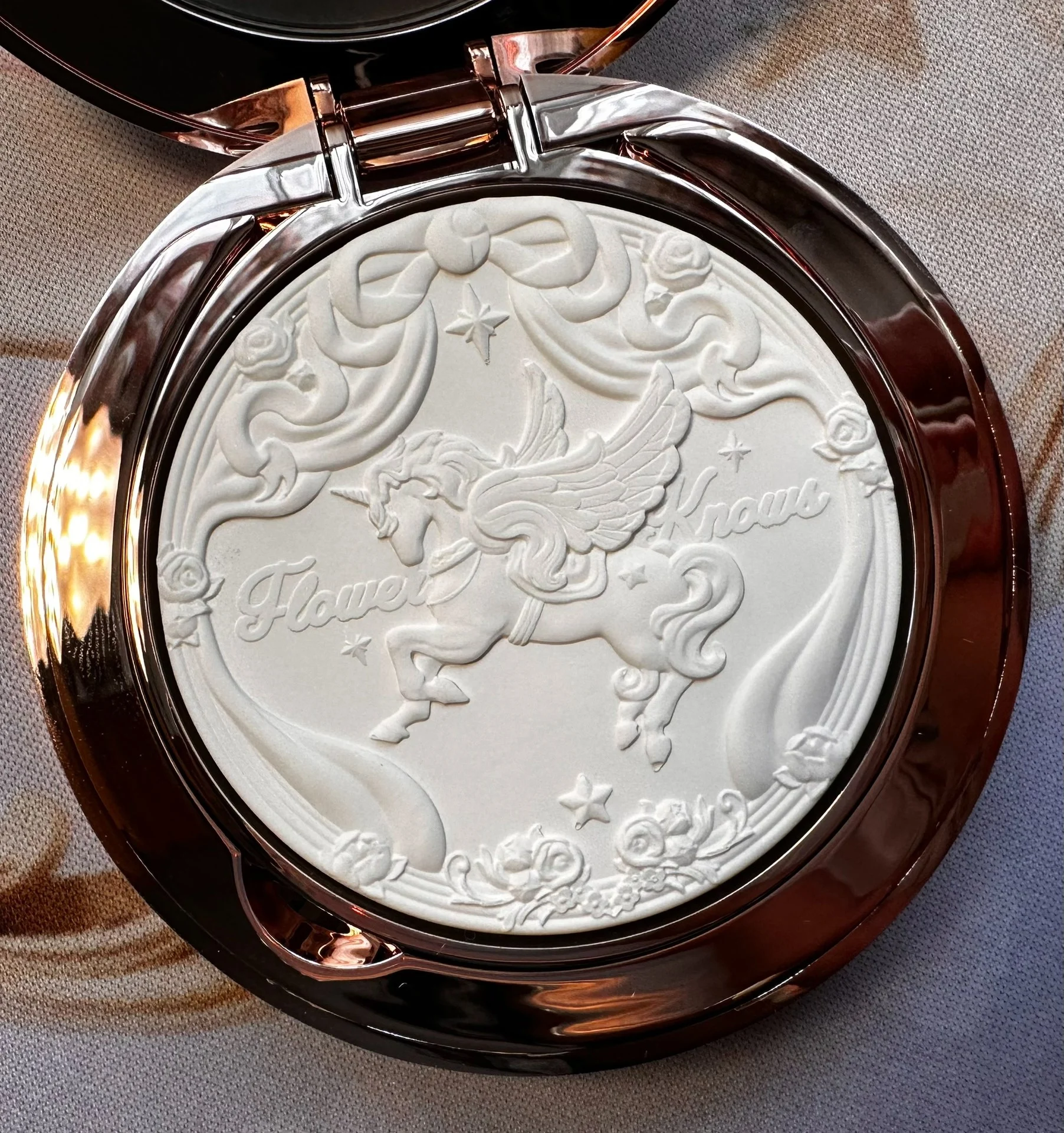 Flower Knows Unicorn Series Embossed Soft Mist Setting Powder Edelweiss Flower Crystal Porcelain Out of Print