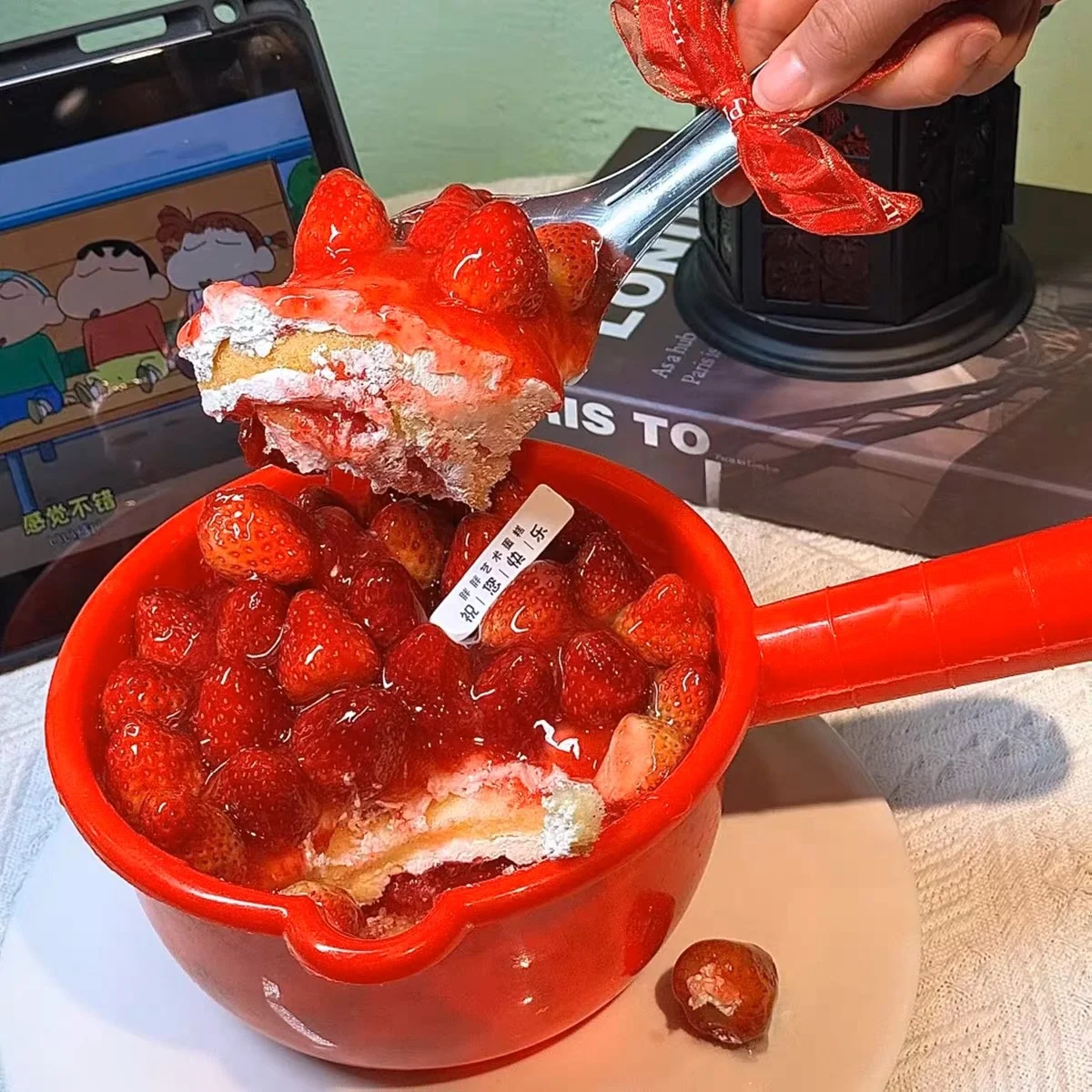 

Креативный Cisas, клубничное украшение для торта, красный ретро-бурет с водой, костюм для выпечки, забавные офисные принадлежности, топпер для торта