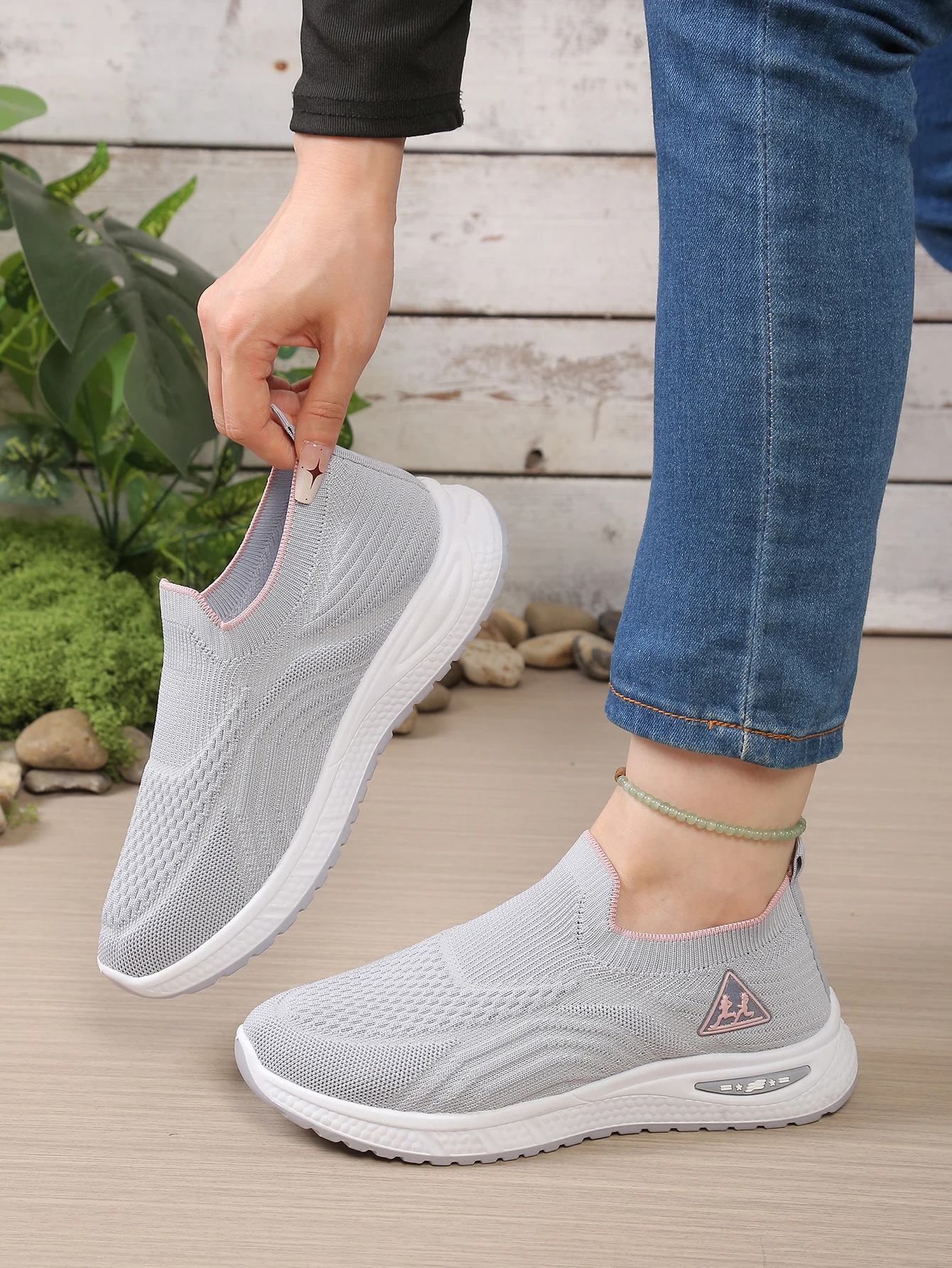 Atmungsaktive Slip-On Sneakers für Damen, Bequeme Rutschfeste Gehschuhe für Senioren, Lässige Sportschuhe – Detail 5
