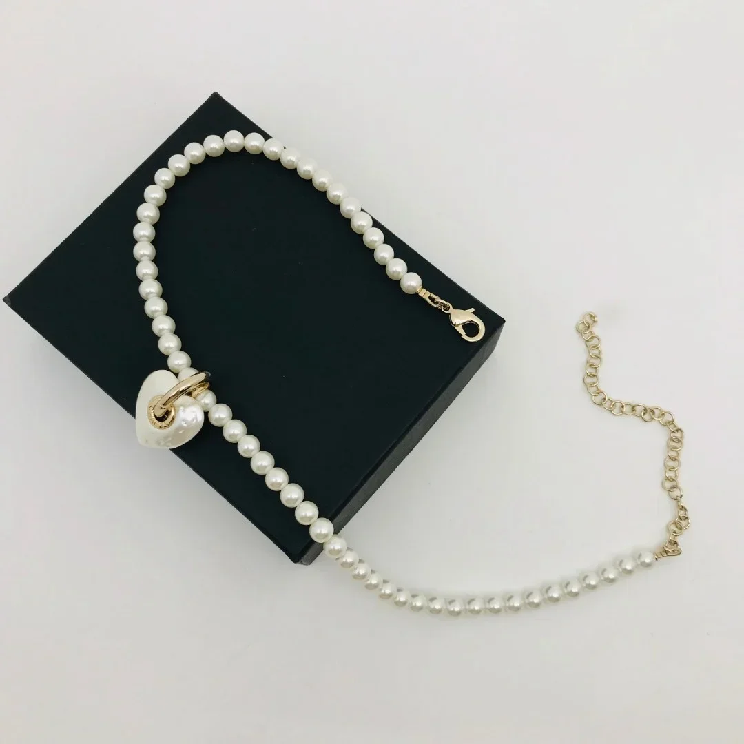 

Acrylic heart pendant Pearl chain necklace
