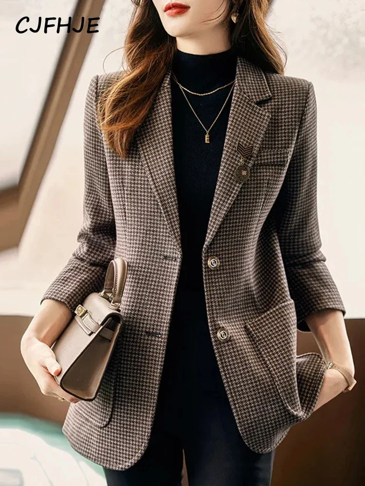 

CJFHJE Green Plaid Casual Suit Jacket Women Gray Autumn Pockets New Elegant Lady Blazers Vintage Red Classic Button Female Coats