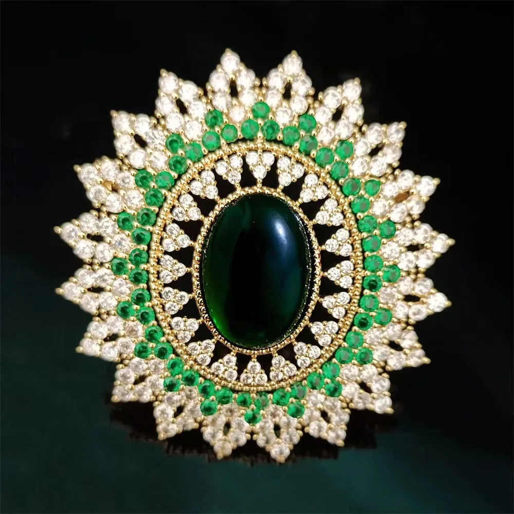 

Eye of the Sun inlaid versatile commuter flower totem brooch brooch anti-light coat pin high-end suit women