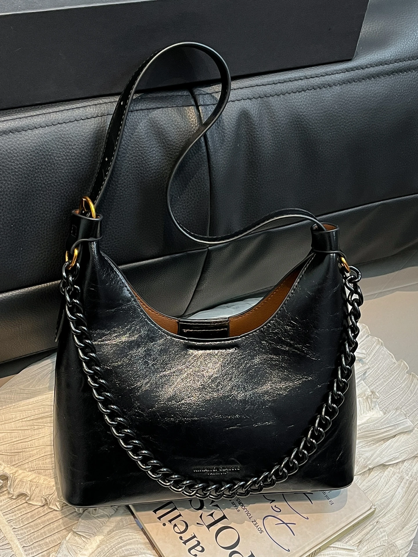 

Classic Black Chain Crossbody Bag for Women Autumn Winter New Large Capacity One Shoulder Bags Texture Versatile Handbag