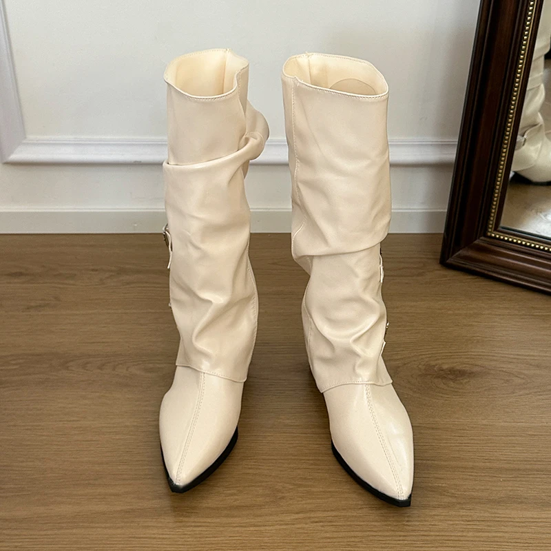 أحذية نسائية طويلة لشتاء 2026  - مراجعة Leather Classic Strap وسعره