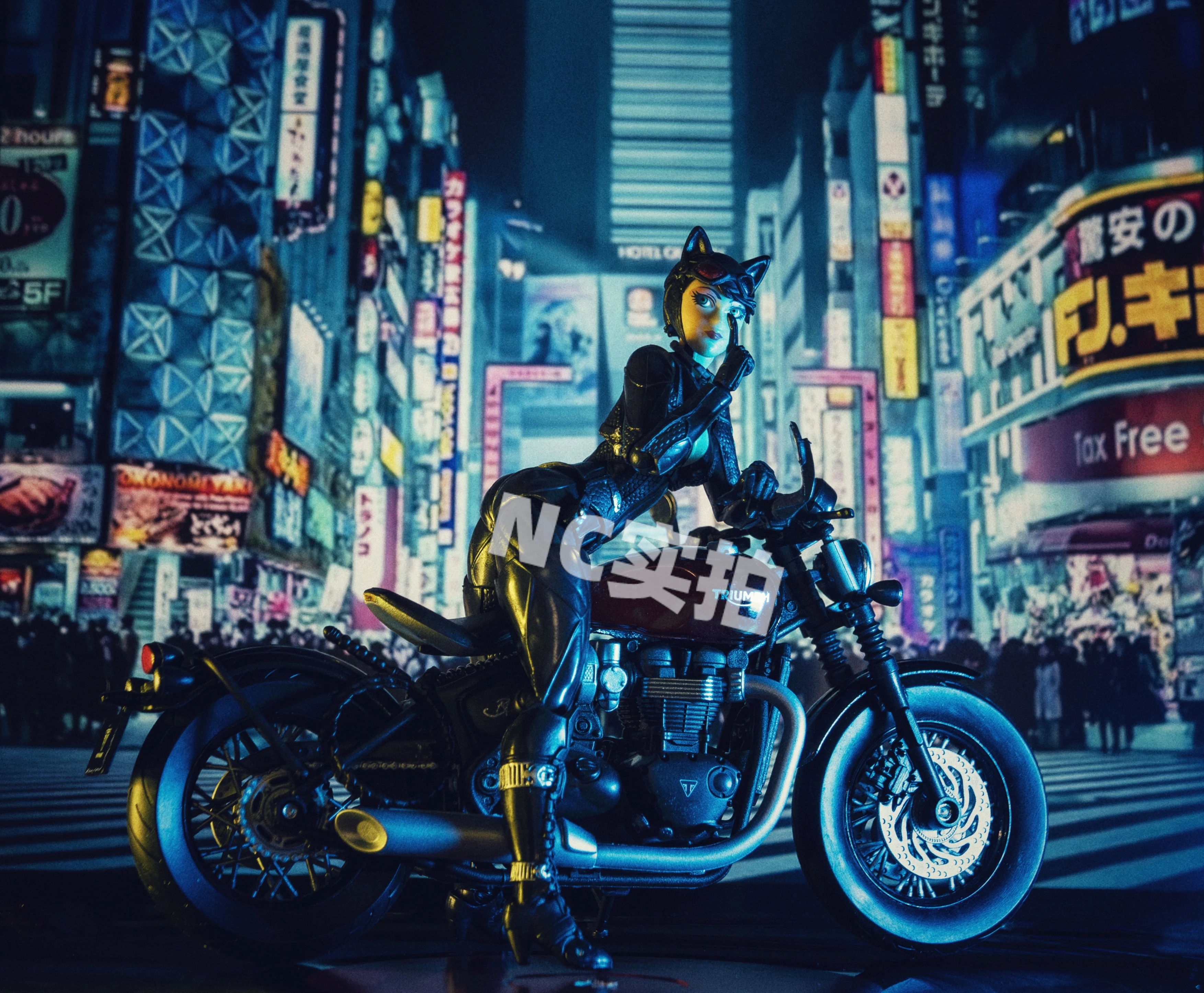 

Selina Kyle Catwoman in Batman Joint Moveable Articulated PVC Doll Toys Decoration 15cm