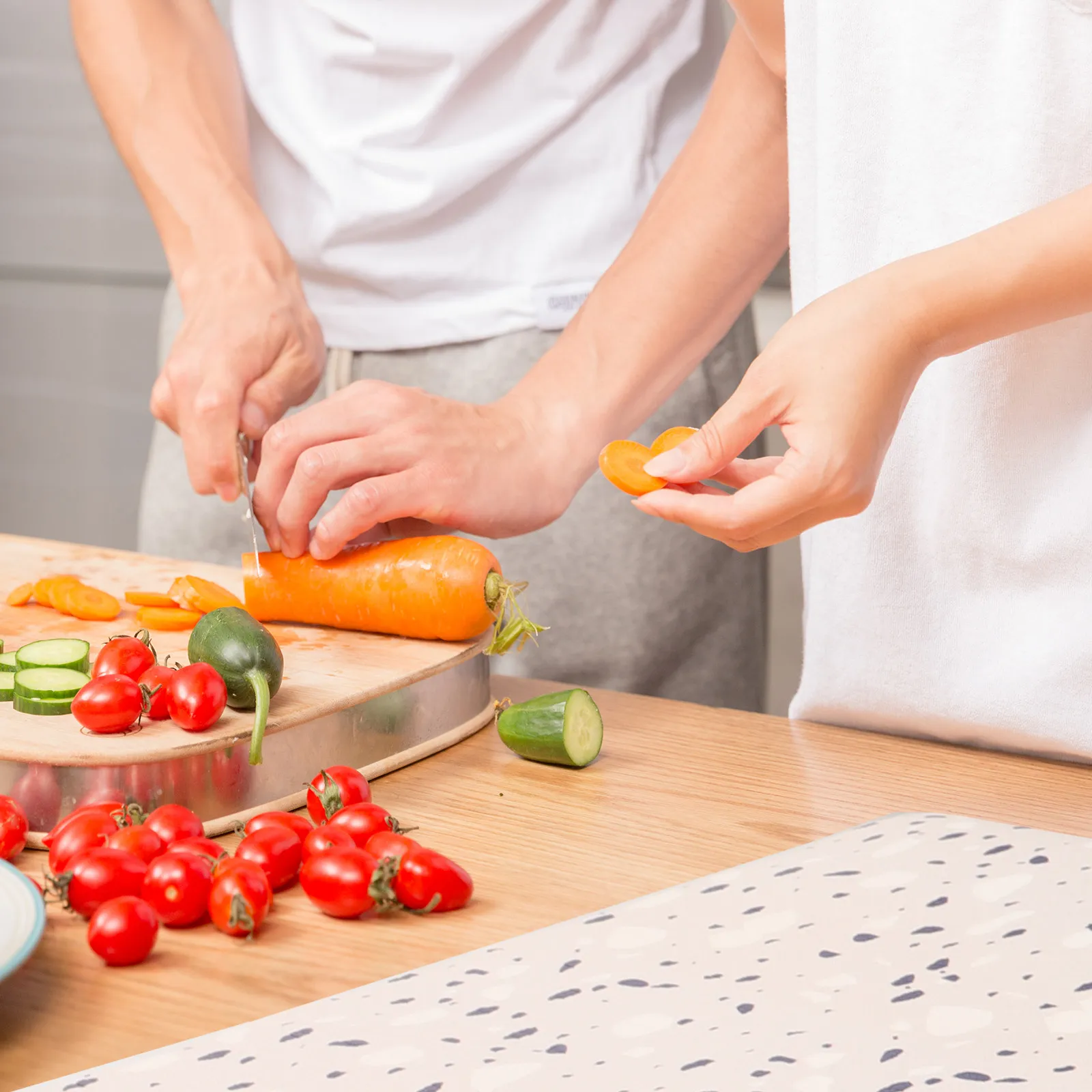 

Kitchen Waterproof Drying Mat Absorbent Protective Countertop Pad Anti-Skid Multi-Functional Drying Mat for Dishes and