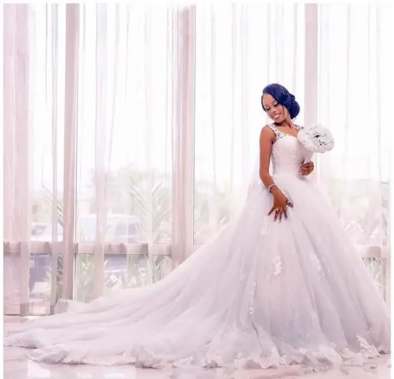 Customized African Ball Gown Wedding Dress Modern Sheer Straps Appliqued Plus Size Vestido De Novia Puffy Tulle Skirt Sweep Trai