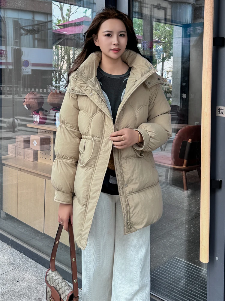 2025 한국 버전 패션 겨울 신상 다운 재킷 여성용 중간 길이 후드 허리 슬림 화이트 덕 다운 캐주얼 코트